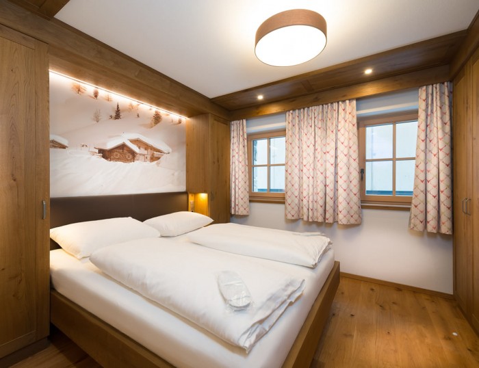 Schlafzimmer mit TV, W-LAN für erholsame Stunden im Chaleturlaub im Salzburger Land
